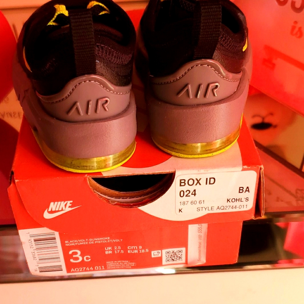 Toddler Nike sneakers